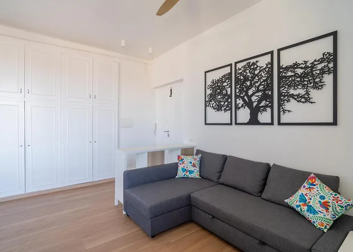 Blue Miracle Apartment Rom